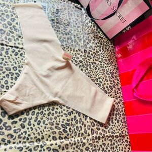 ¡NEW! VS PINK THONG